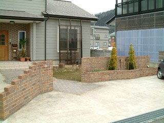 T邸レンガ塀（花壇）とアプローチ施工